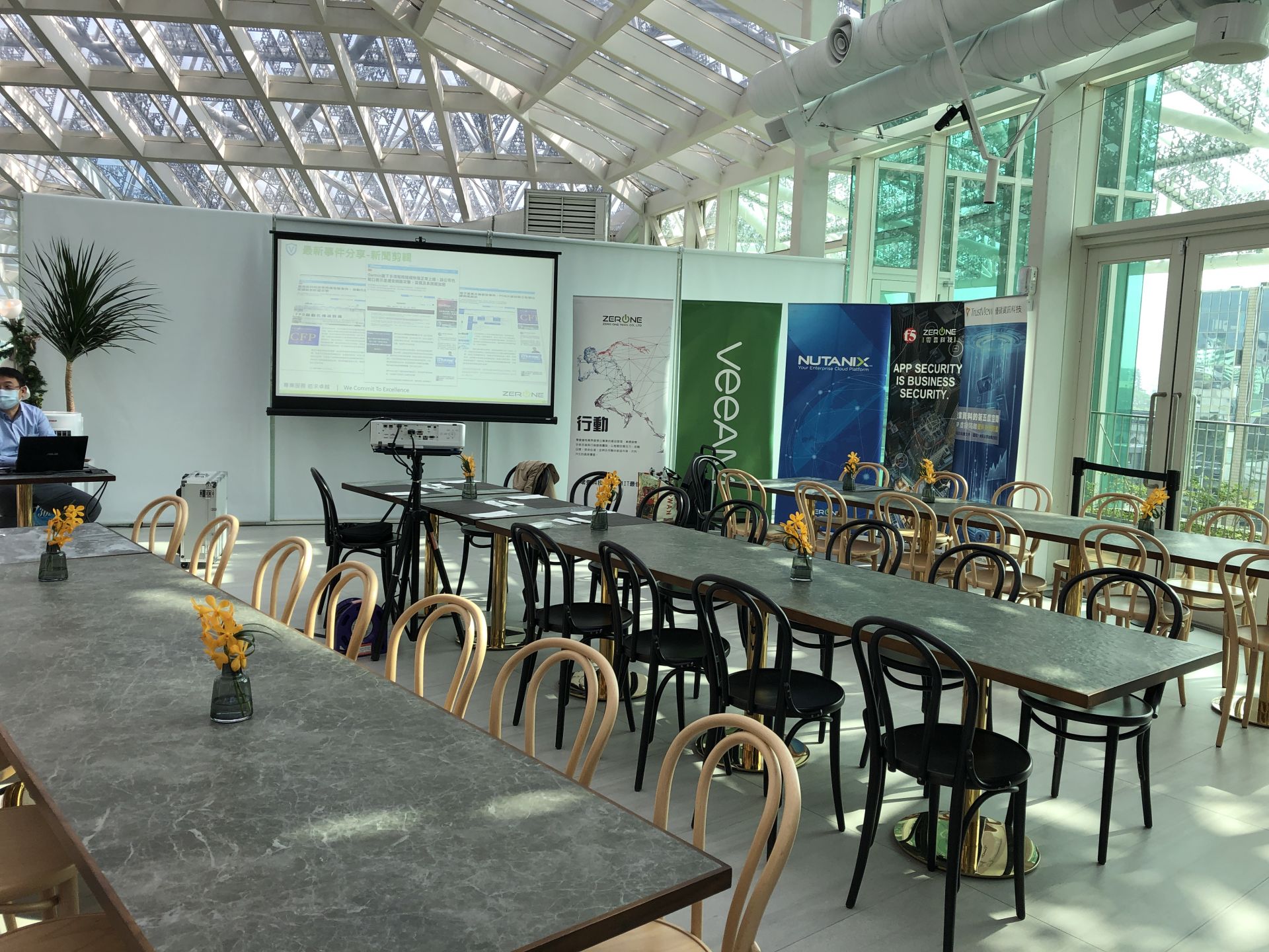 20201211 台南美術館 美食光餐廳廠商活動 租投影機含安裝