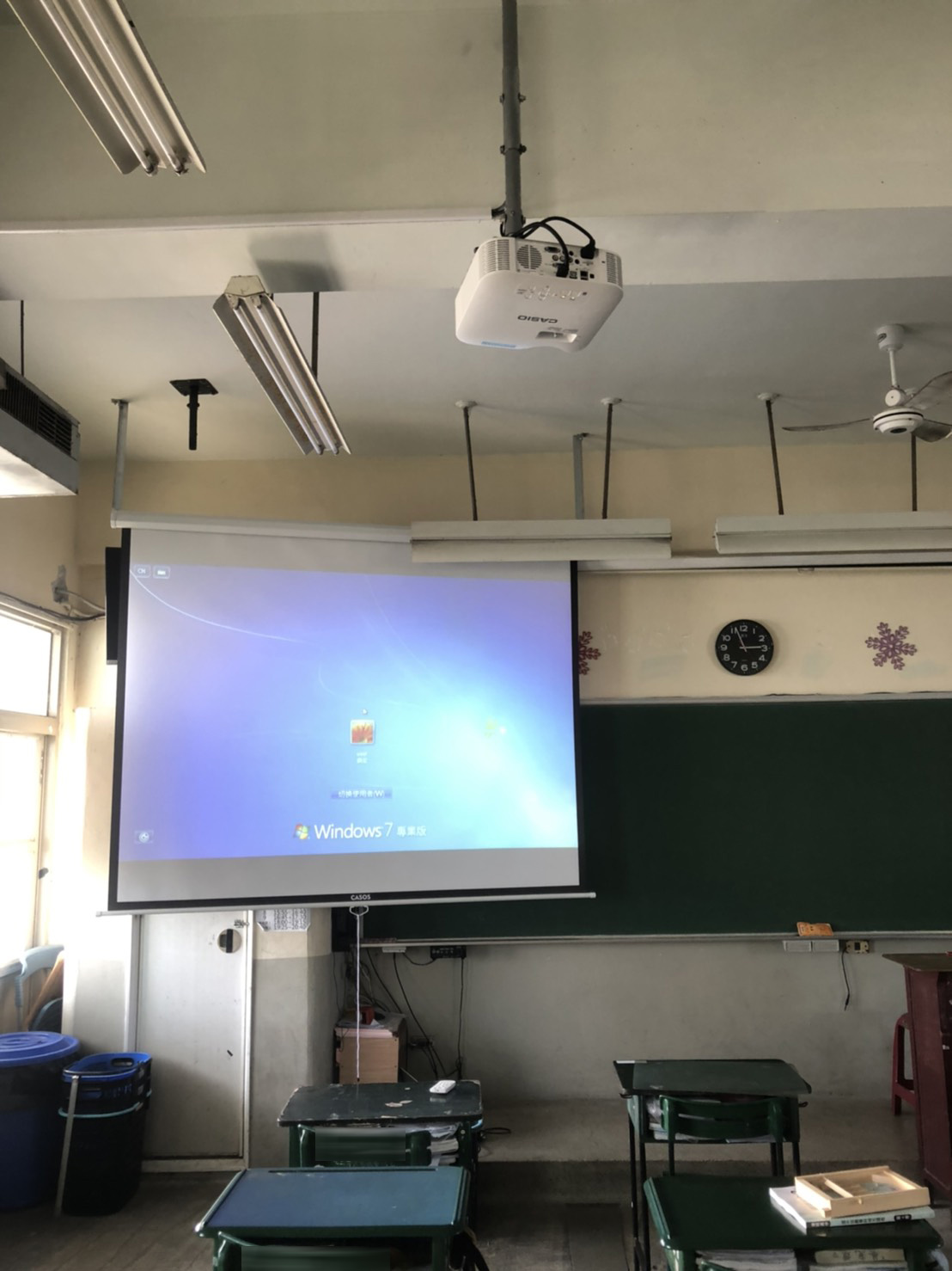 20210122 高中教室雷射投影機+手拉布幕安裝