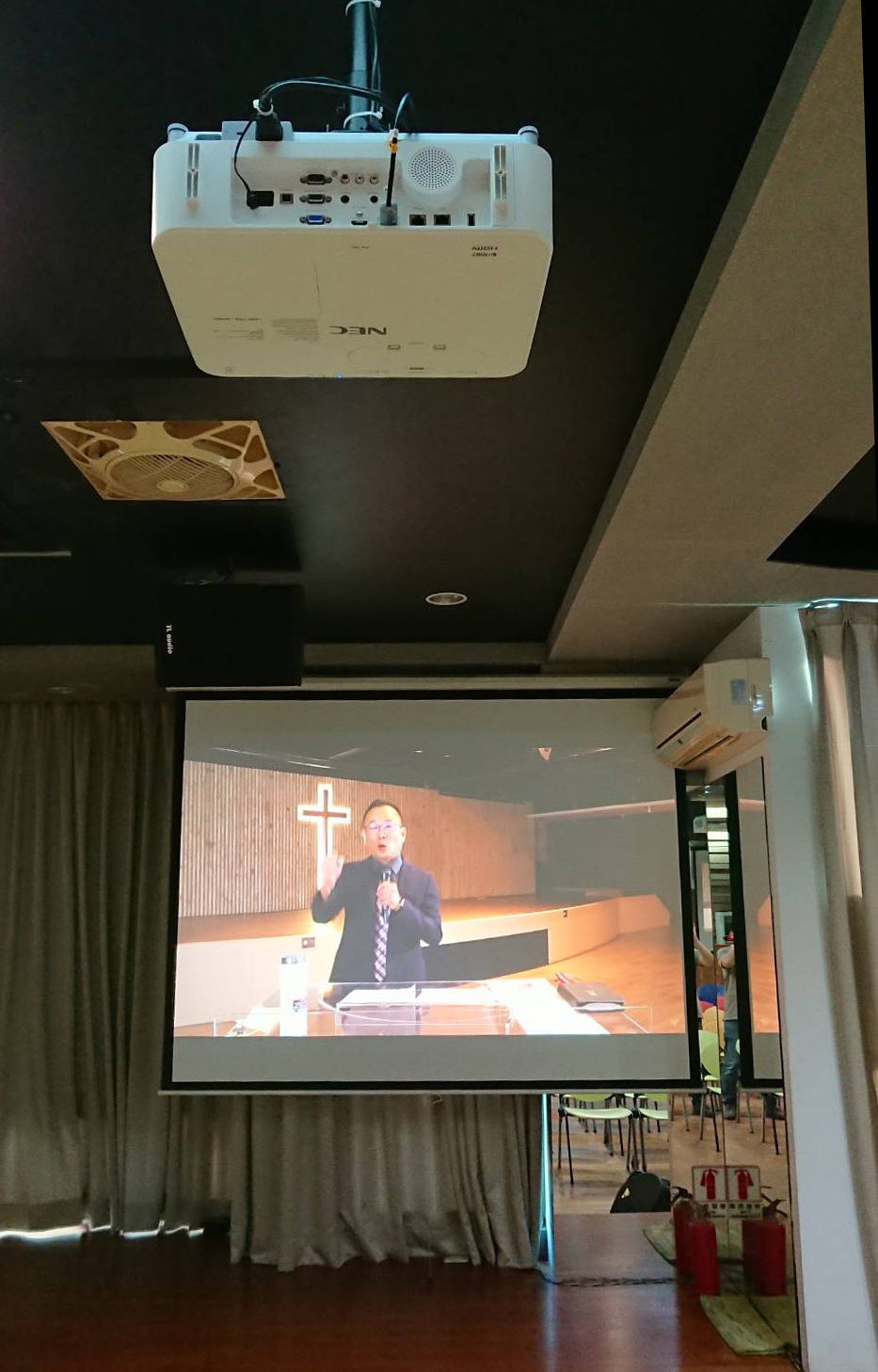 20210525 台南市東區教會 投影機設備替換+訊號線升級光纖線