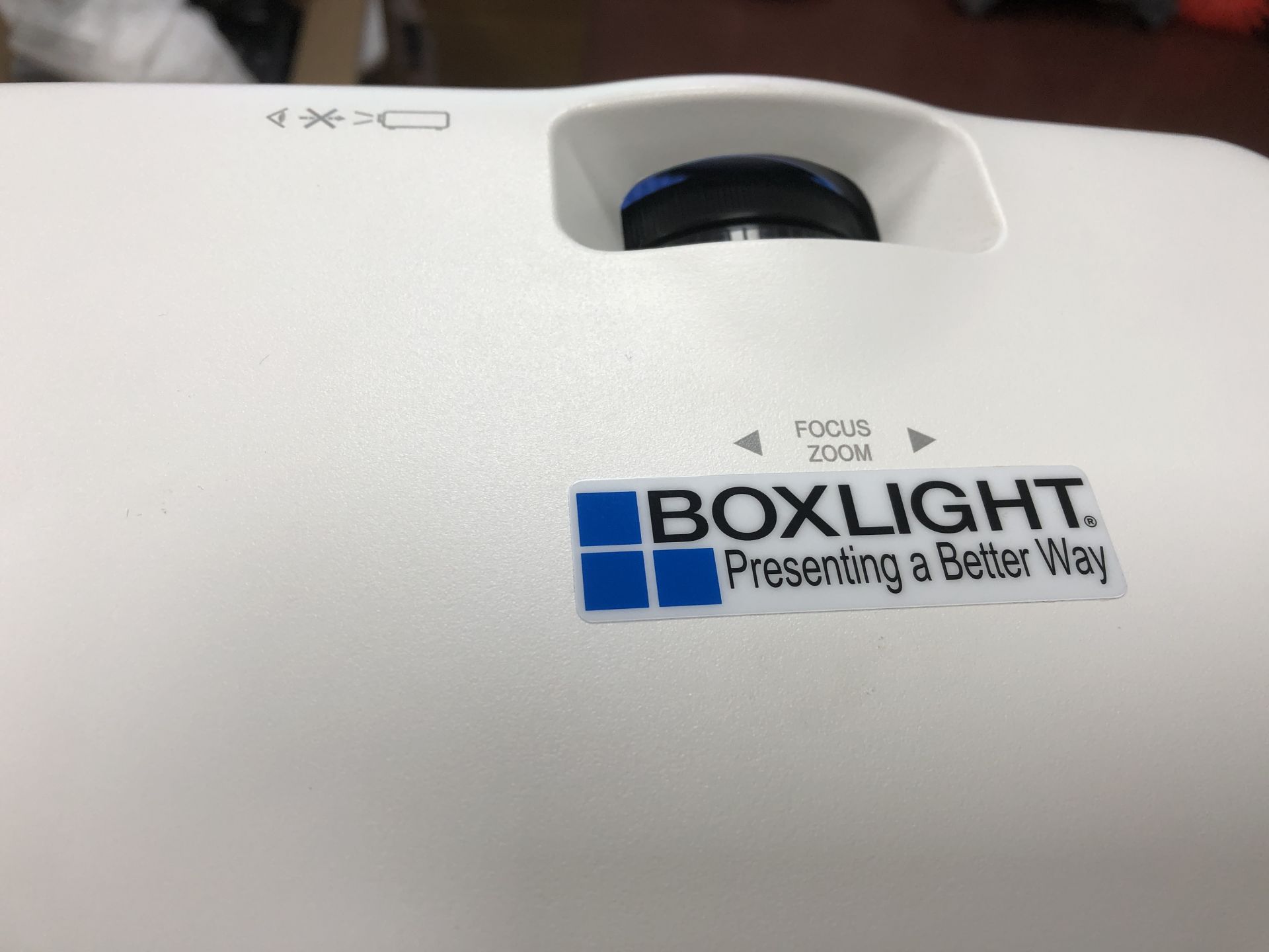 20210713 Boxlight ANX520 投影機影像偏色 模糊有色暈