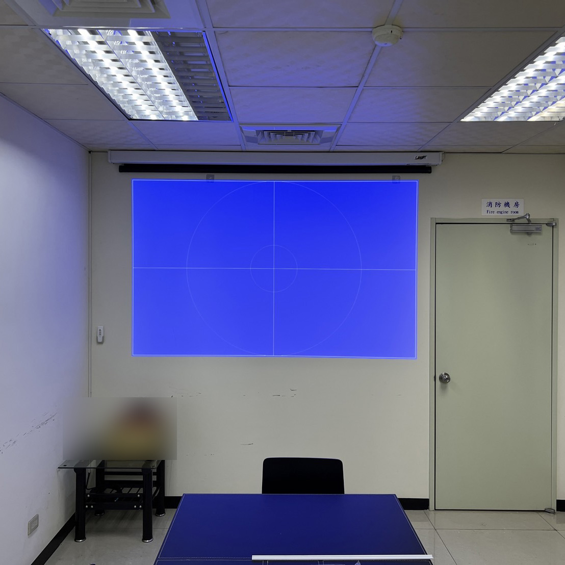 20220323 廠房辦公室投影設備安裝 EPSON 5000流明 高解析 +電動拉線幕