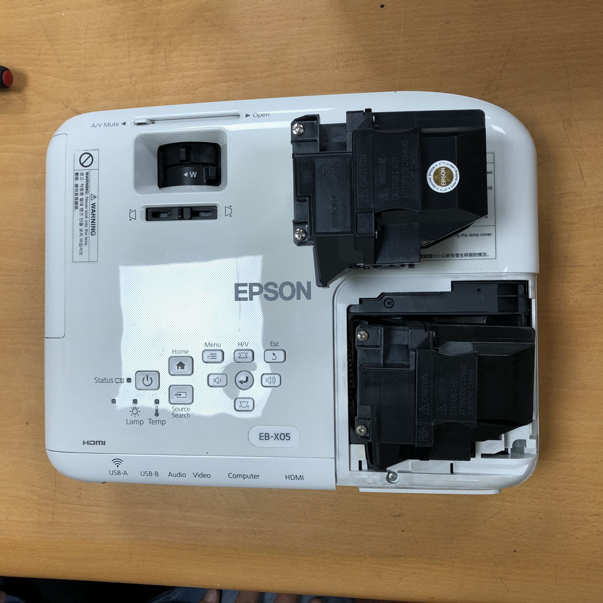 20220706 EPSON EB-X05投影機更換燈泡